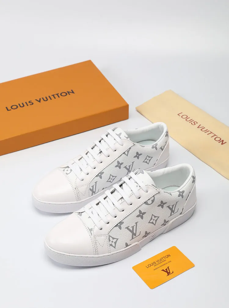 Factory price: 360💰LV official website popular series🔥🔥: 2 production, selected high-end imported cowhide, sheepskin lining sheepskin pads, paired with Louis Vuitton Monogram Ecli men's shoes 💰se canvas and pure black rubber soles, the ultimate simple design, the perfect interpretation of the latest inspiration for shoes, the integration of classics and fashion, high-end quality, worthy of your possession. The bottom car line will never be unglued🏆🏆🏆Welcome all sellers to sell in the picture above. We can send one piece on behalf of you. The code number is 38-44 (45 codes can be customized)